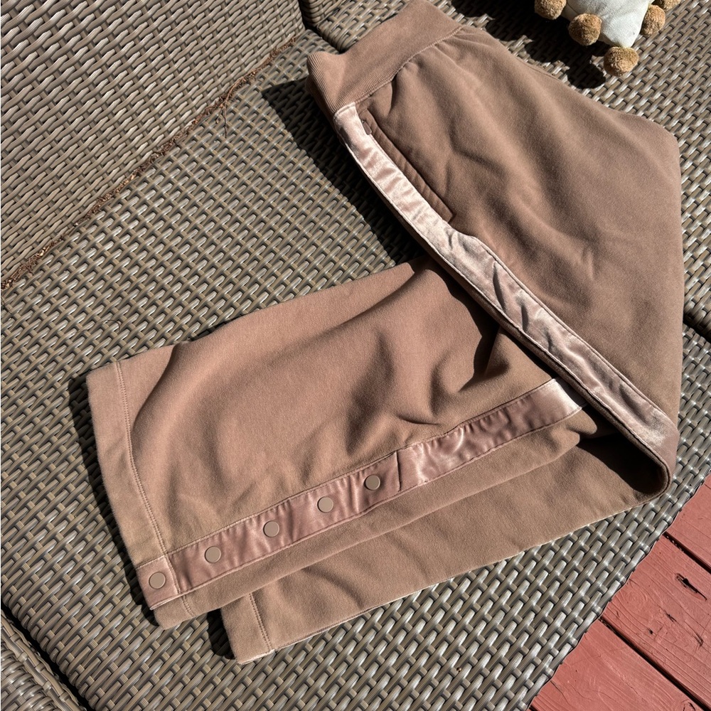 Athleta tan Snap Button pants